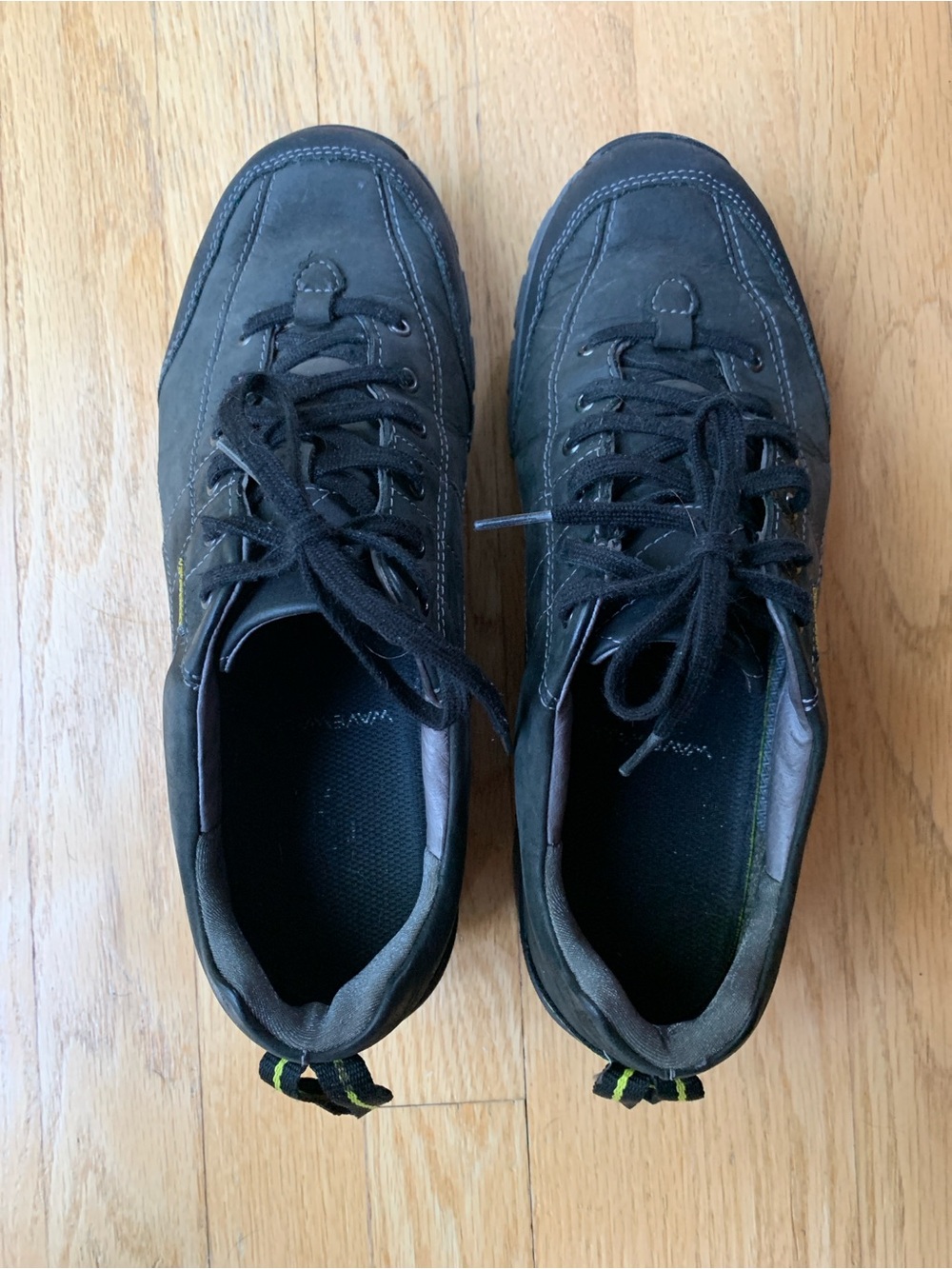 Women’s Casual Black Lace-Up Walking Sneakers